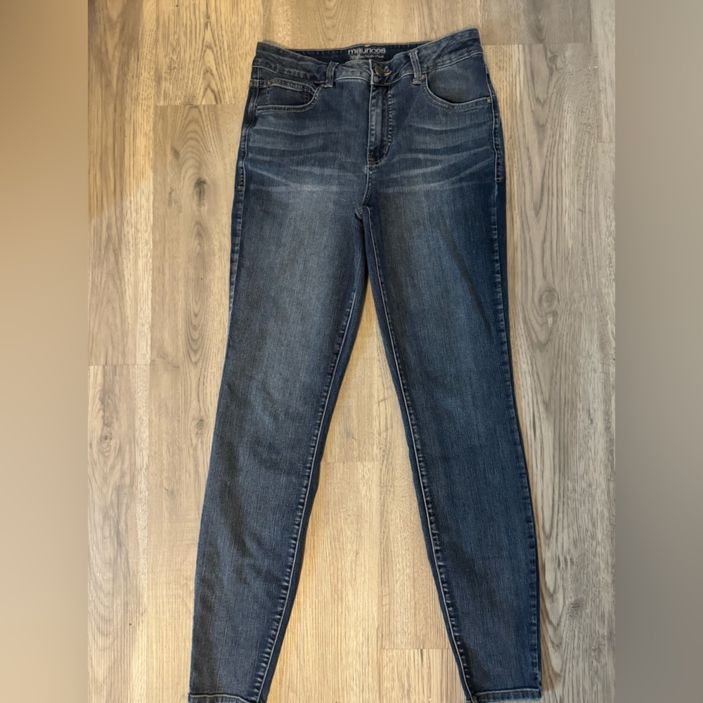 Women’s dark wash blue jeans